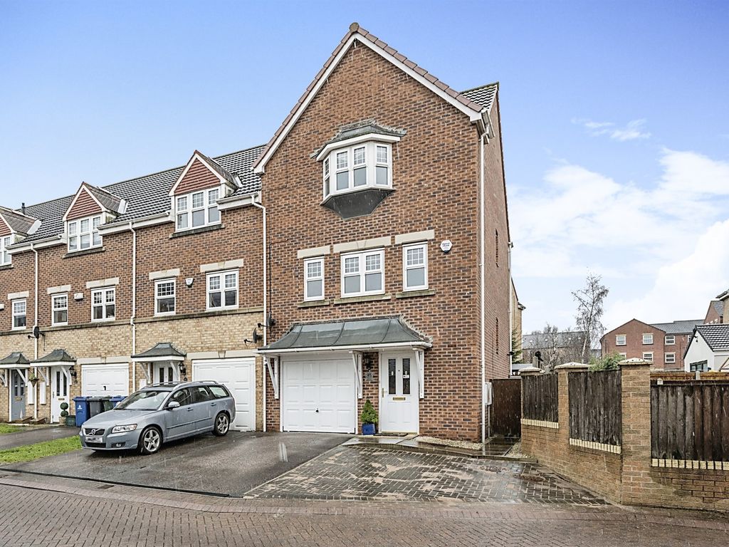 3 bed semidetached house for sale in Cavalier Court, Balby, Doncaster