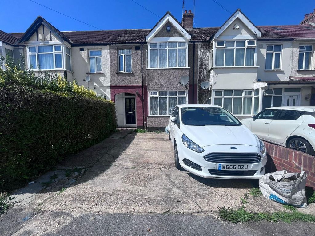 3 bed property for sale in Clement Gardens, Hayes UB3, £475,000 Zoopla