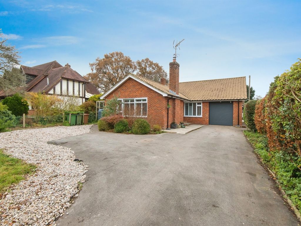 4 bed detached bungalow for sale in Salisbury Road, Shootash, Romsey