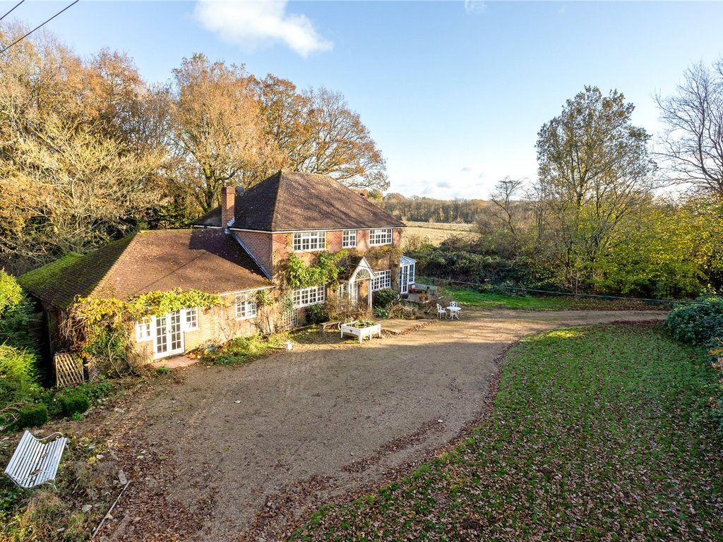 4 bed detached house for sale in Redwood Lane, Medstead, Alton