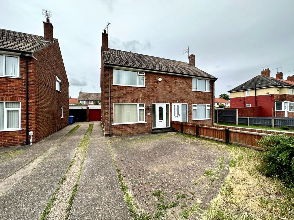 3 bed semidetached house to rent in Orchard Park Road, Hull, East