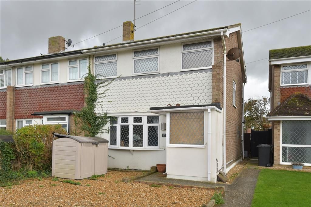 3 bed end terrace house for sale in Elm Tree Close, Selsey, West Sussex