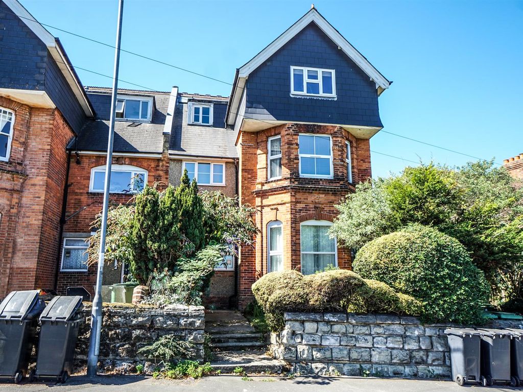 2 bed flat for sale in Charles Road West, St. LeonardsOnSea TN38 Zoopla