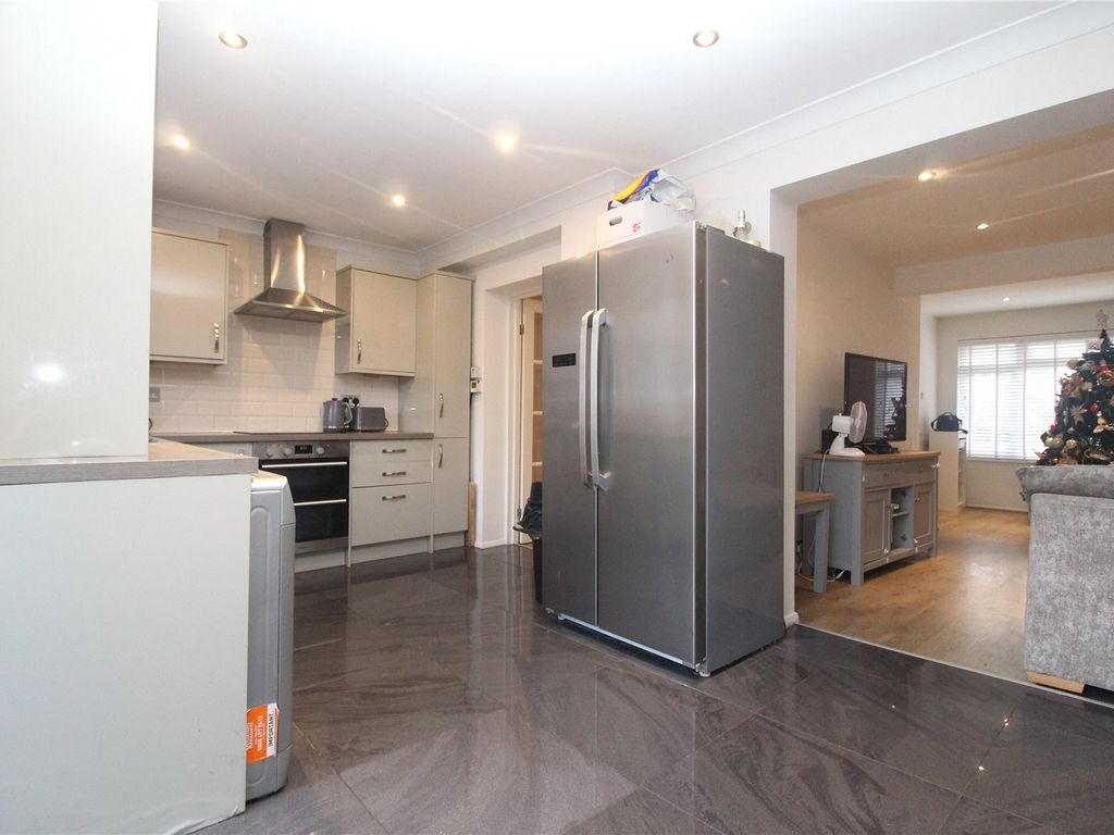 2 bed terraced house to rent in Plough Rise, Upminster RM14, £1,800 pcm