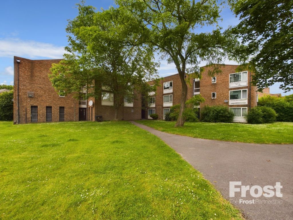 1 bed flat for sale in Douglas Road, Stanwell, Middlesex TW19, £145,000