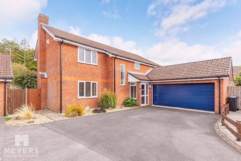 5 bed detached house for sale in Springbank Road, Littledown