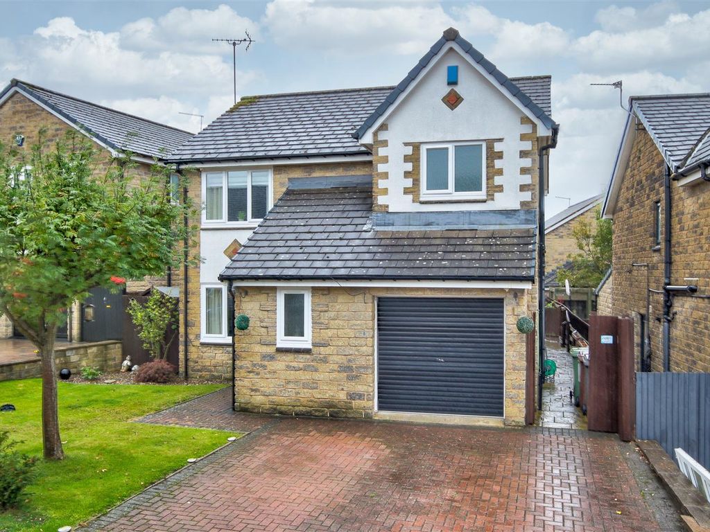4 bed detached house for sale in Crofters Lea, Yeadon, Leeds LS19 Zoopla