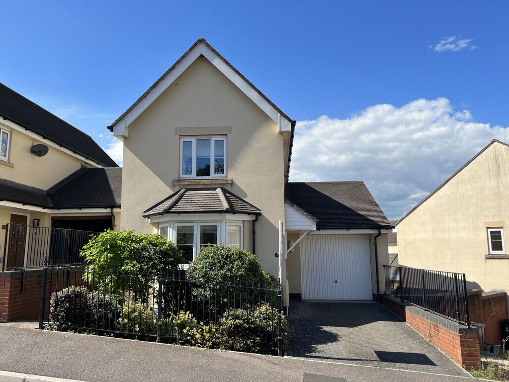 4 bed detached house for sale in Roscoff Road, Dawlish EX7, £389,950