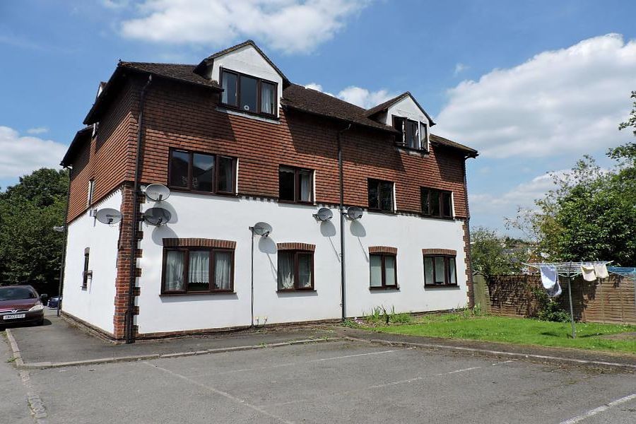 2 bed property to rent in Bassetsbury Lane, High HP11 Zoopla