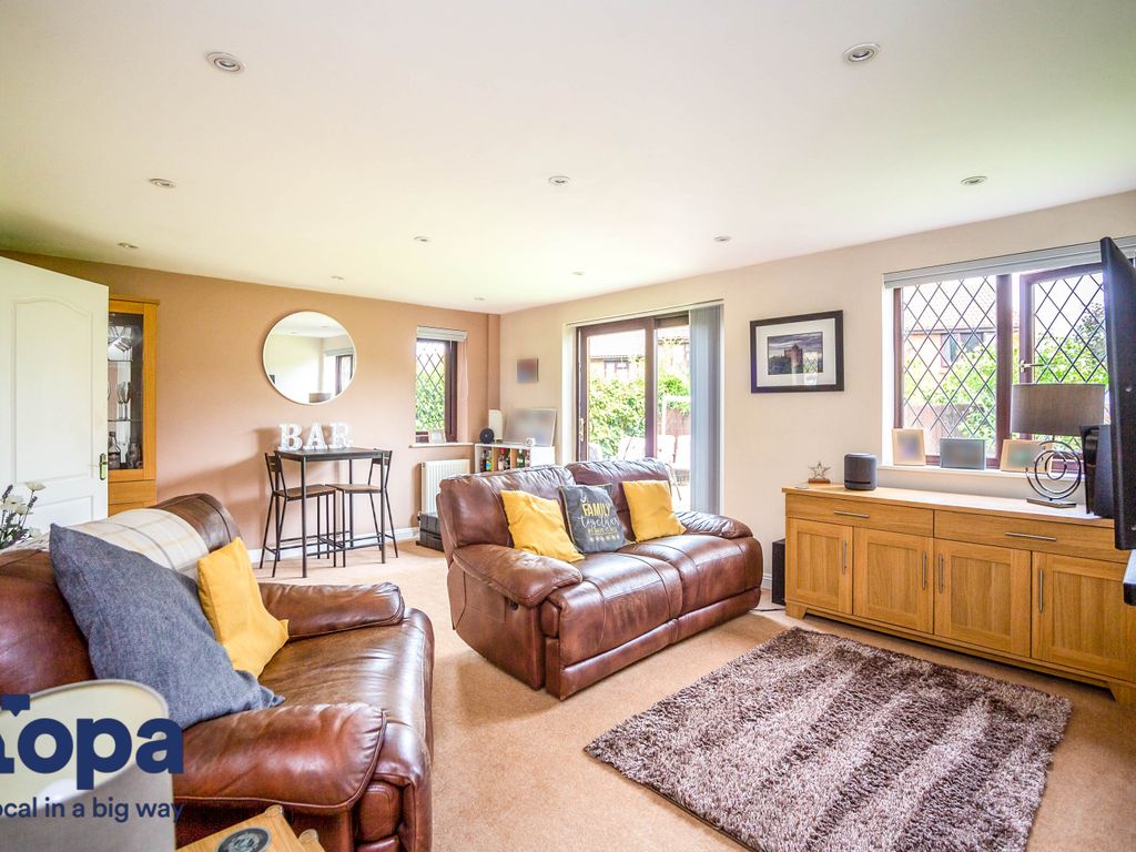 4 bed detached house for sale in Bridgewater Place, Leybourne, West
