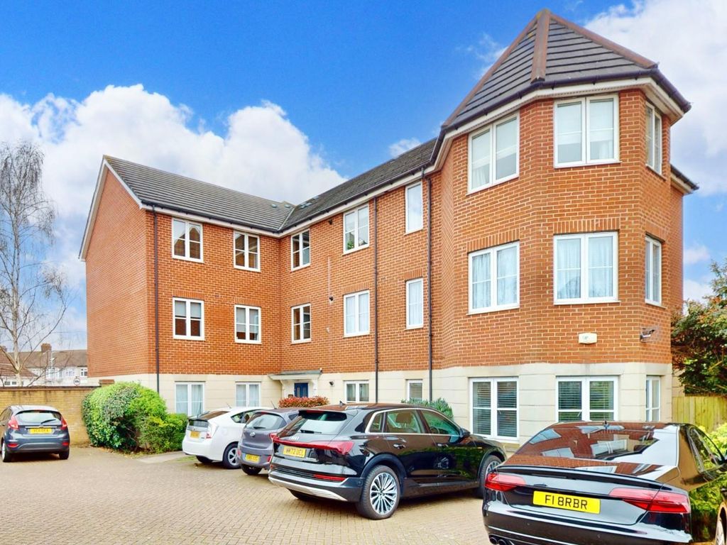 2 bed flat for sale in Sherman Gardens, Chadwell Heath RM6, £285,000