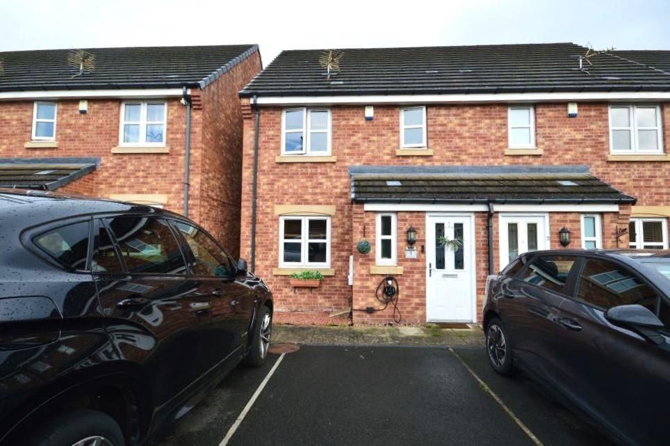 3 bed town house for sale in Royal Troon Mews, Wakefield WF1, £210,000