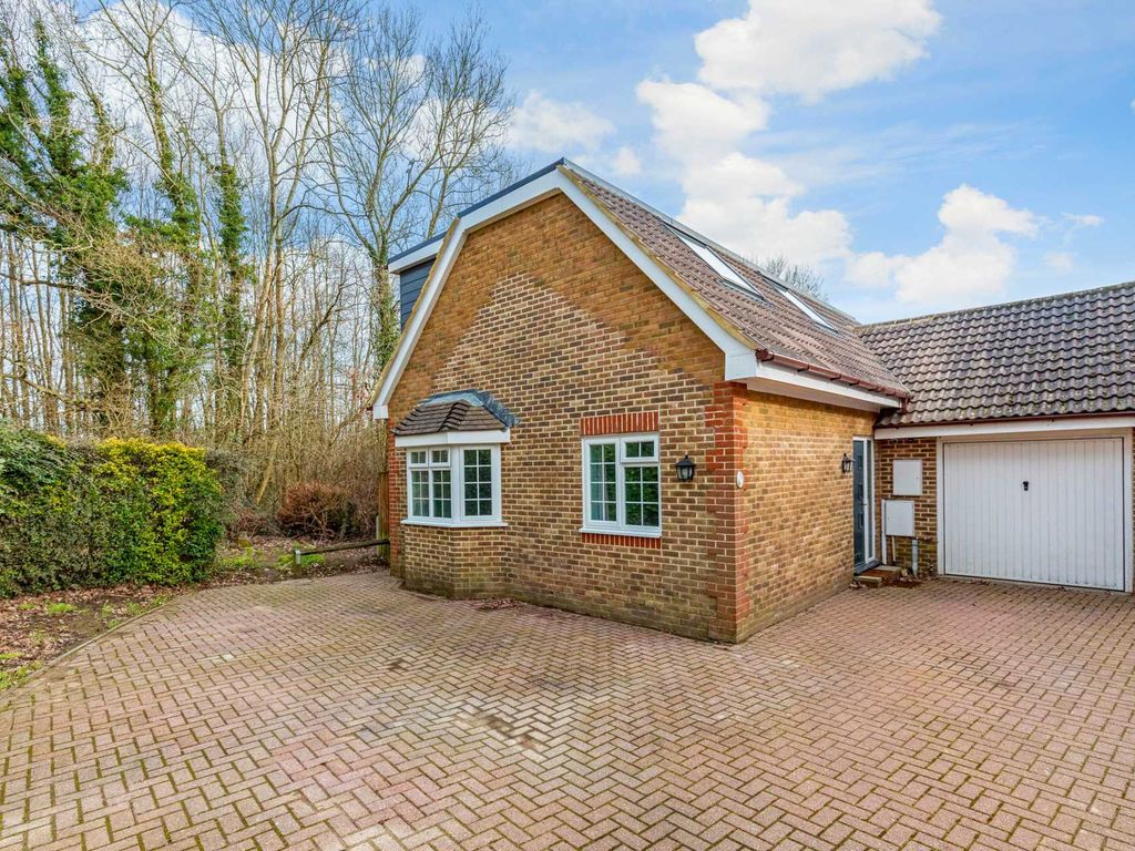 5 bed bungalow for sale in Charlock Way, Southwater RH13 Zoopla