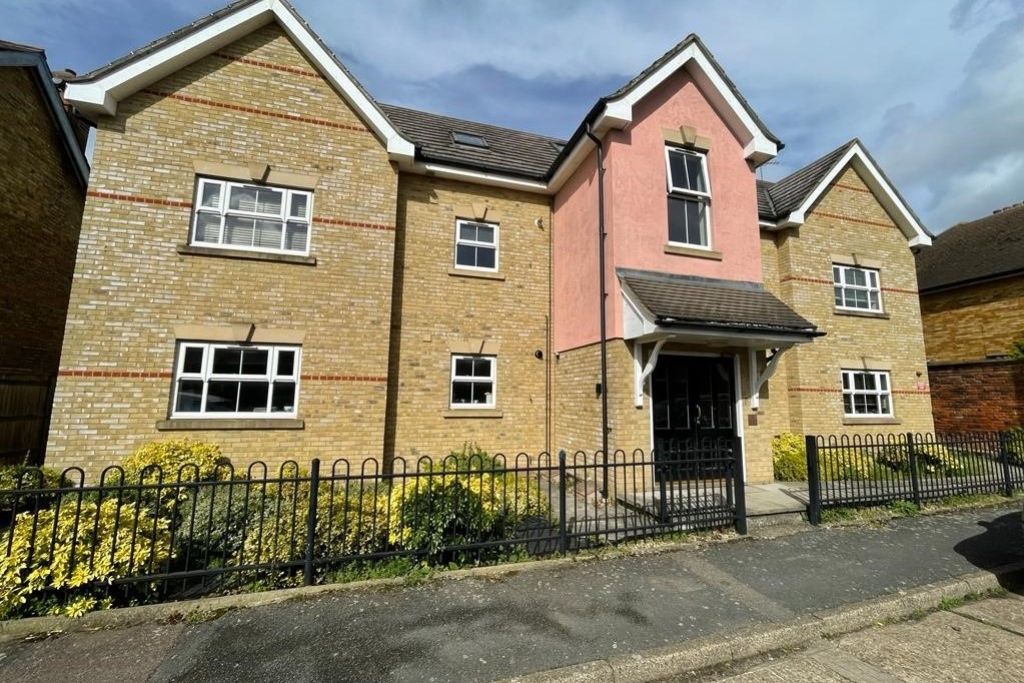 2 bed flat for sale in Rose Lodge, Crown Street, Egham, Surrey TW20, £