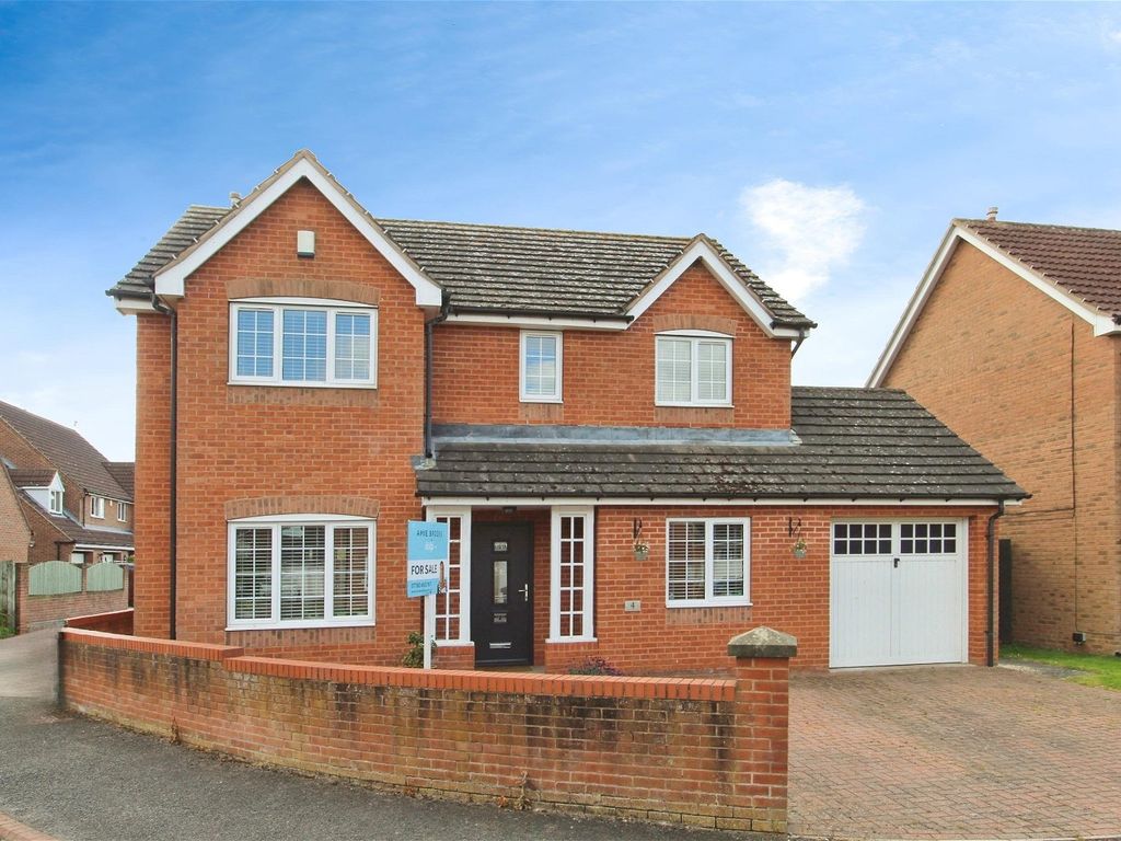 4 bed detached house for sale in Brigg Farm Court, Camblesforth YO8, £
