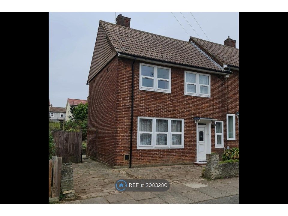 3 bed semidetached house to rent in Dursley Road, London SE3, £2,400