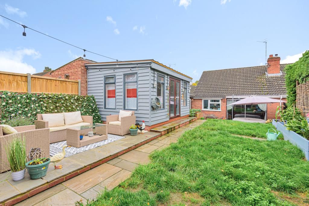 2 bed bungalow for sale in Leominster, Herefordshire HR6 Zoopla
