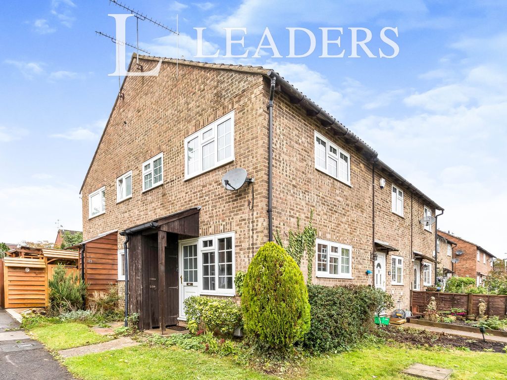 1 bed terraced house to rent in Maple Drive, East Grinstead RH19, £950 pcm Zoopla