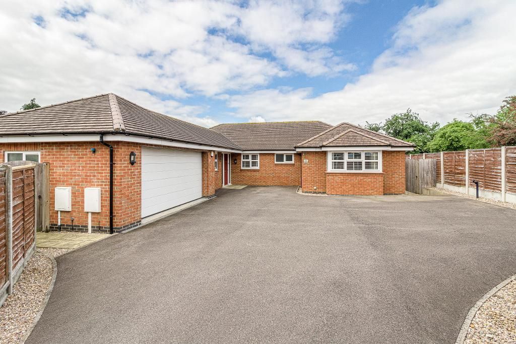 4 bed detached bungalow for sale in Breakleys Road, Desborough
