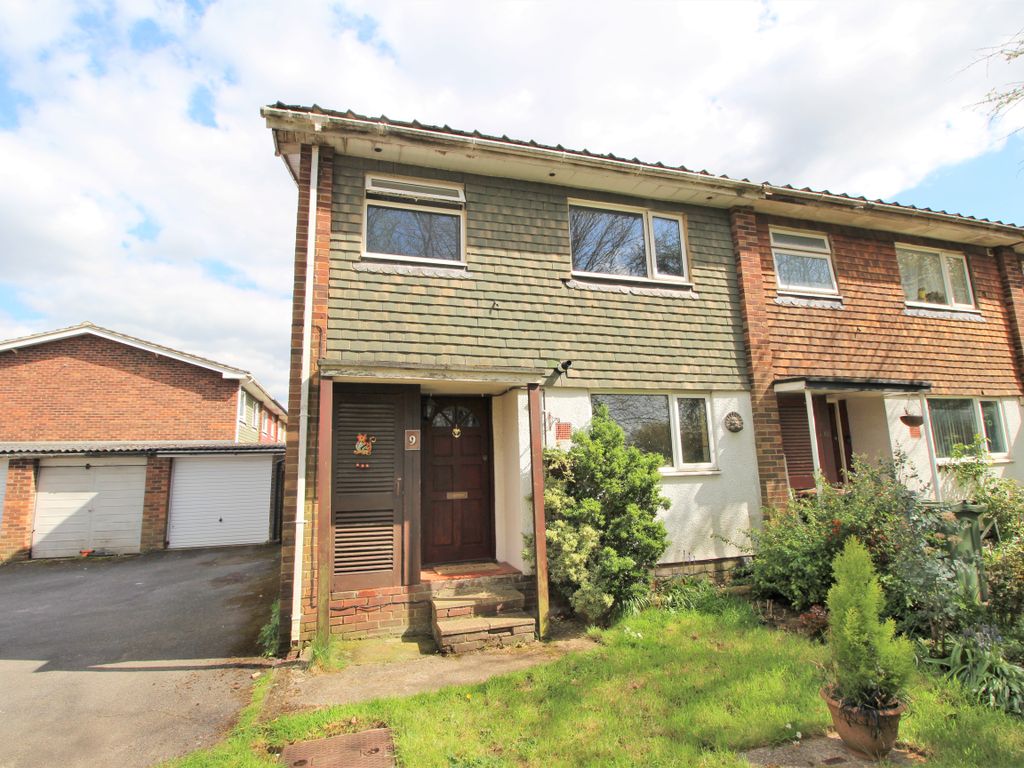 3 bed end terrace house for sale in Johnston Green, Guildford GU2 Zoopla