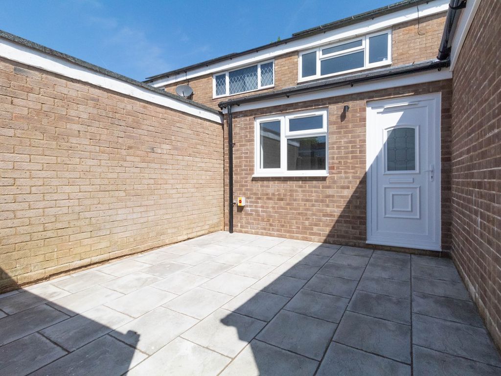 1 bed flat to rent in Ripon Road, Stevenage SG1, £1,200 pcm Zoopla