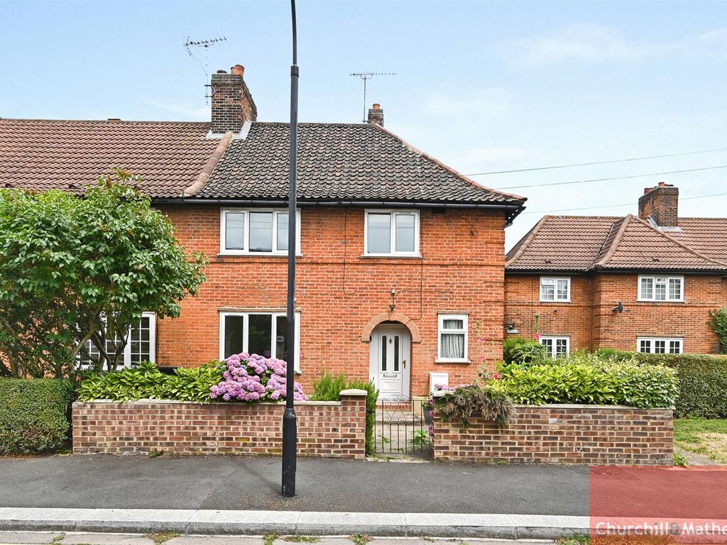3 bed semidetached house for sale in Daffodil Street, Shepherds Bush