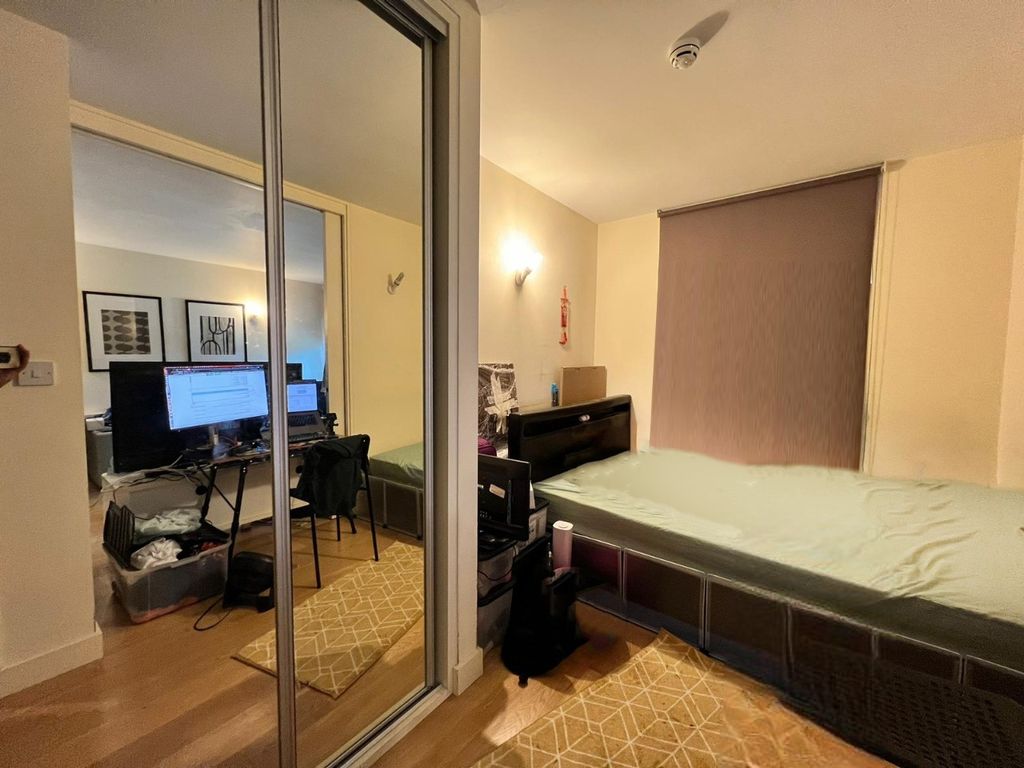 1 bed flat to rent in Cardinal Building, Hayes, Hillingdon UB3, £1,450