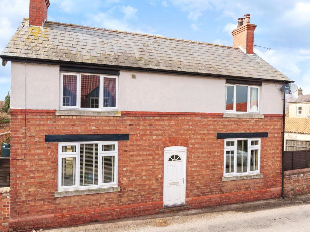 3 bed detached house to rent in Highgate, Helpringham, Sleaford NG34, £