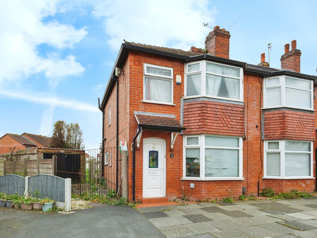 3 bed semidetached house for sale in Culcheth Lane, Manchester