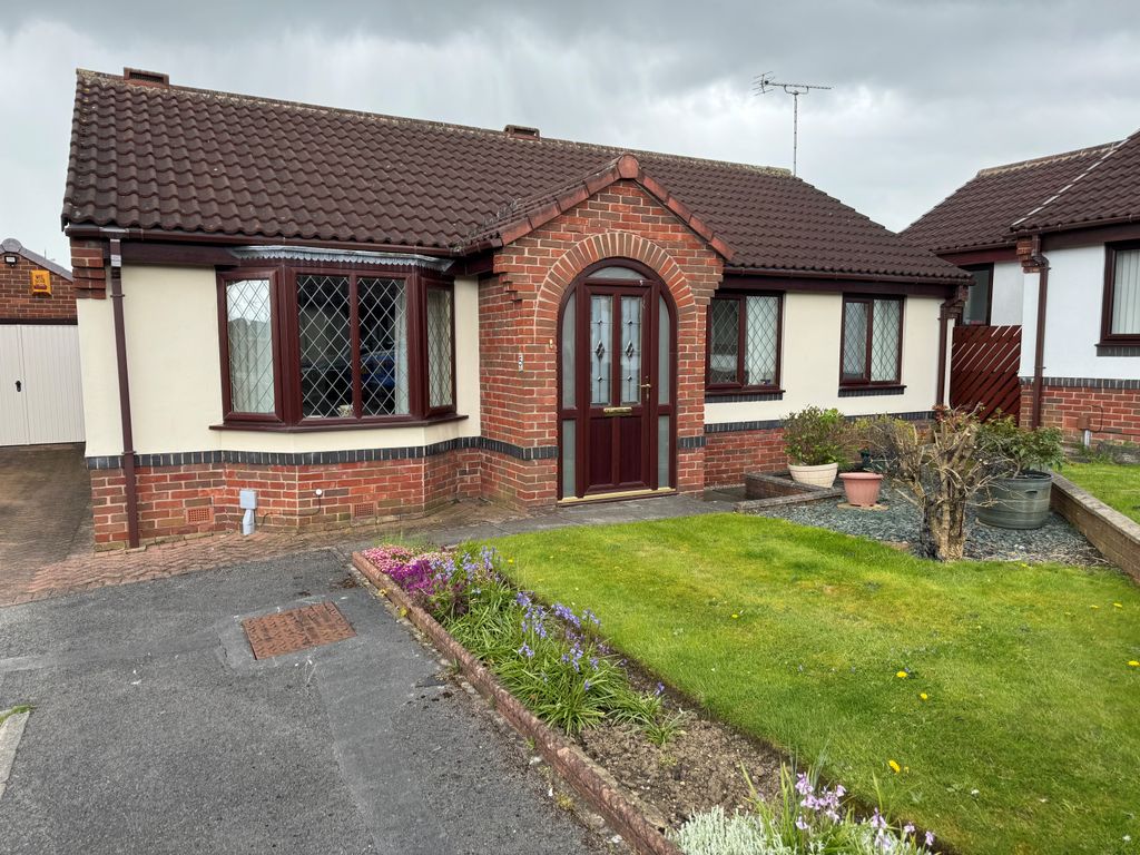 3 bed detached bungalow for sale in Clarkson Court, Normanton WF6, £