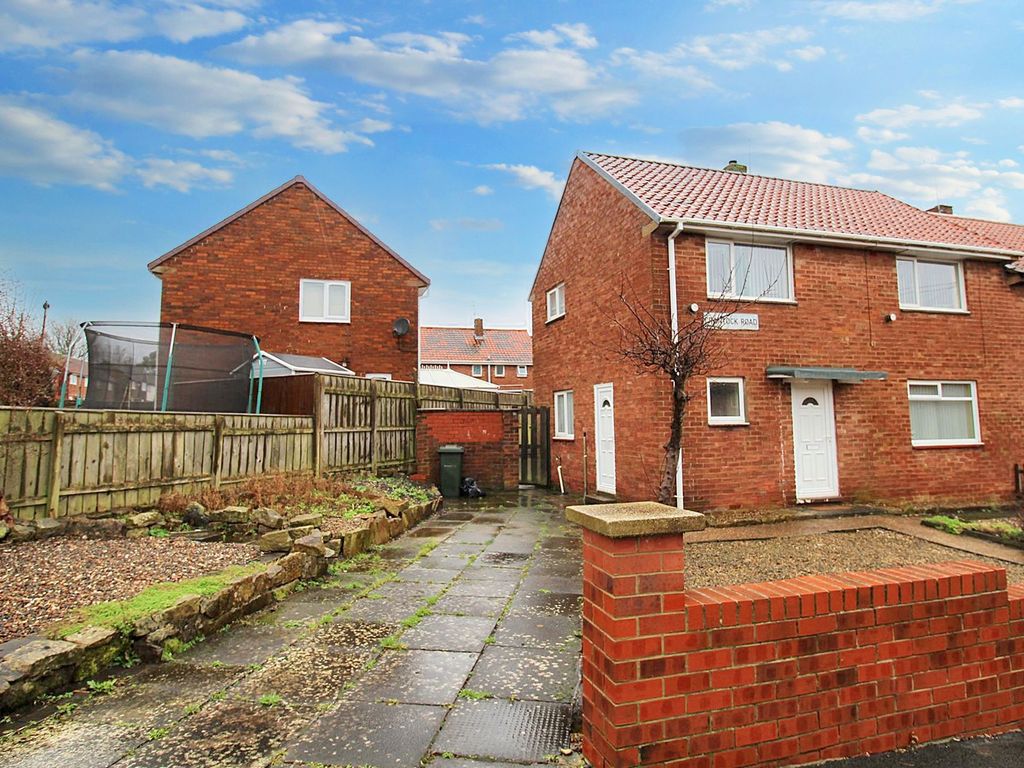 3 bed semidetached house to rent in Crantock Road, Kenton, Newcastle