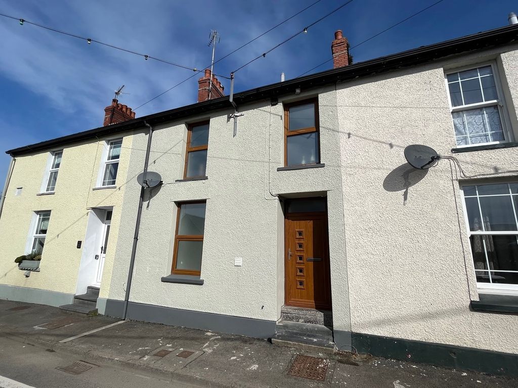 3 bed terraced house for sale in Lewis Street, Llandysul, Llandysul