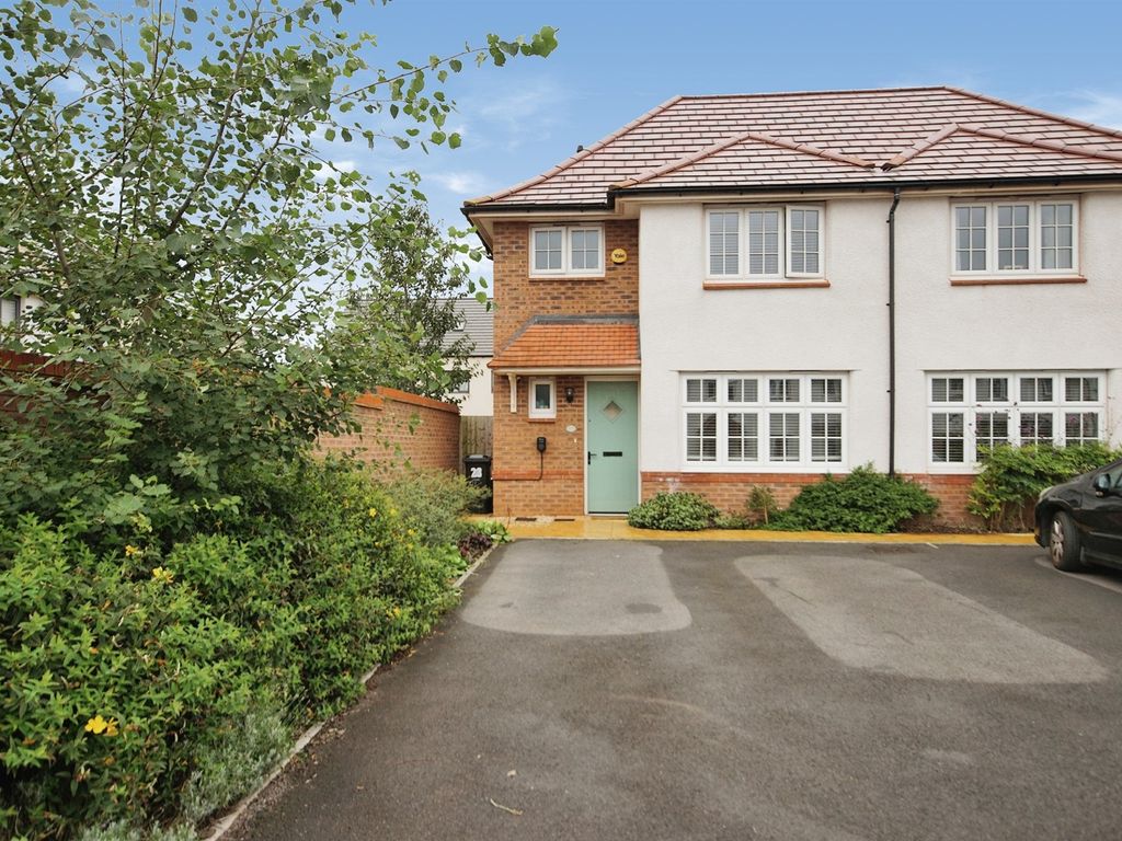 3 bed semidetached house for sale in Mustoe Road, Frenchay, Bristol