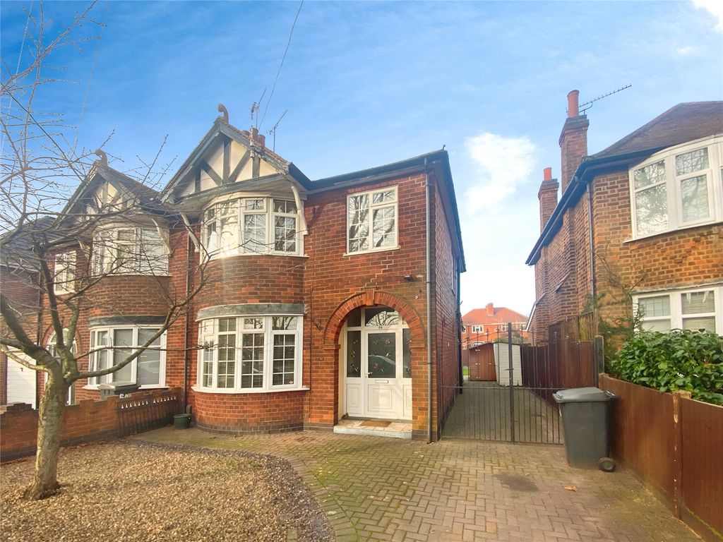 3 bed semidetached house to rent in Blackbird Road, Leicester