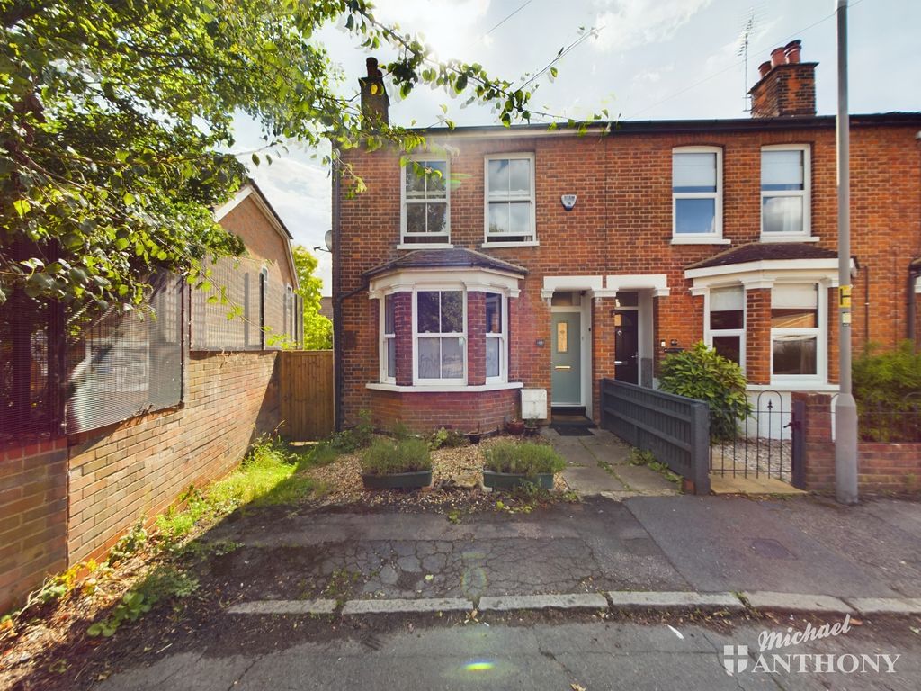 2 bed end terrace house for sale in Chiltern Street, Aylesbury HP21, £
