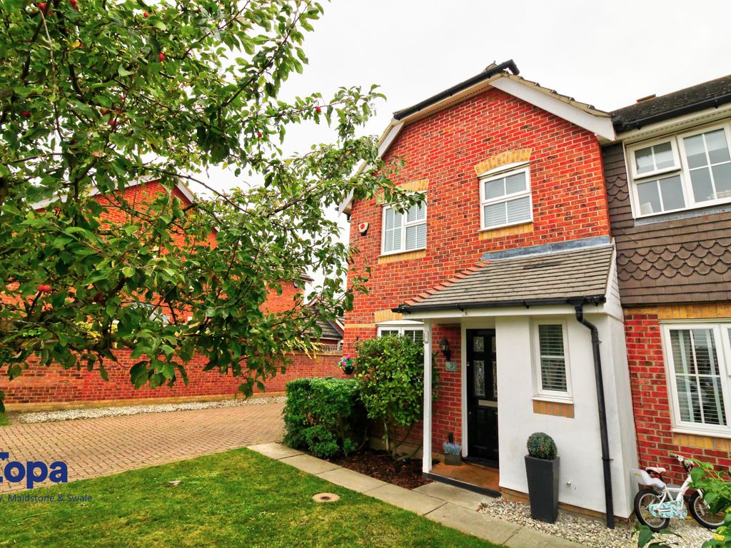 3 bed end terrace house for sale in Woolbrook Close, Rainham