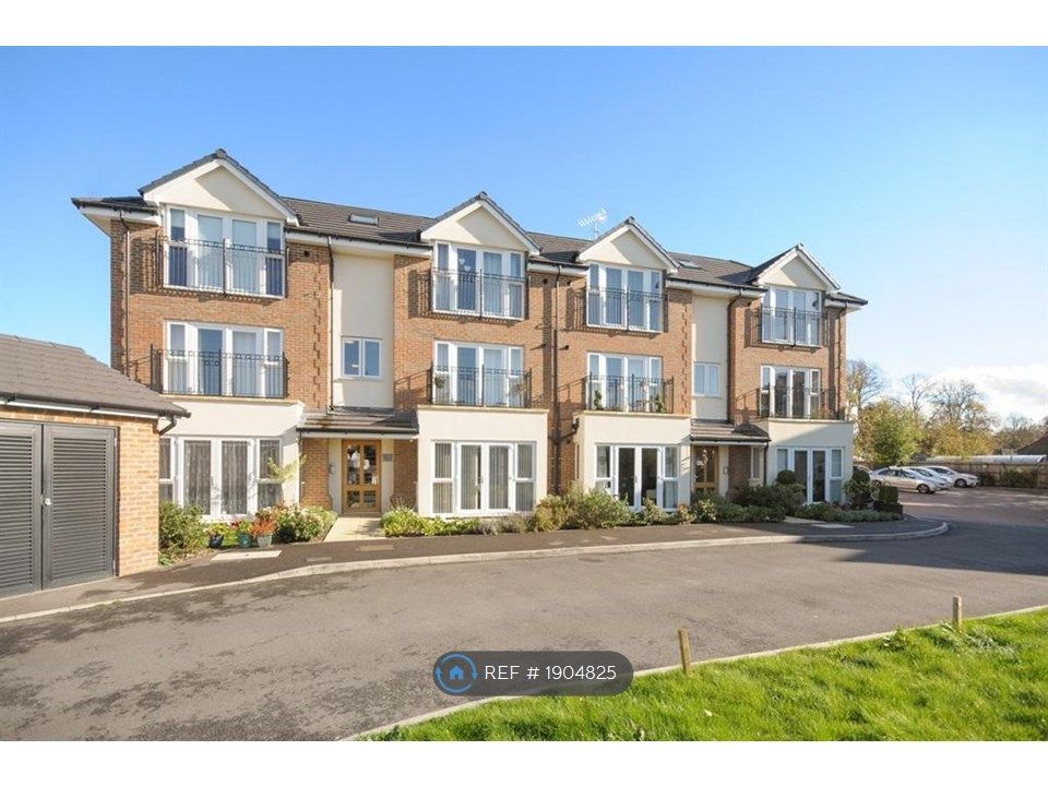 2 bed flat to rent in Merchant Close, Epsom KT19, £1,700 pcm Zoopla