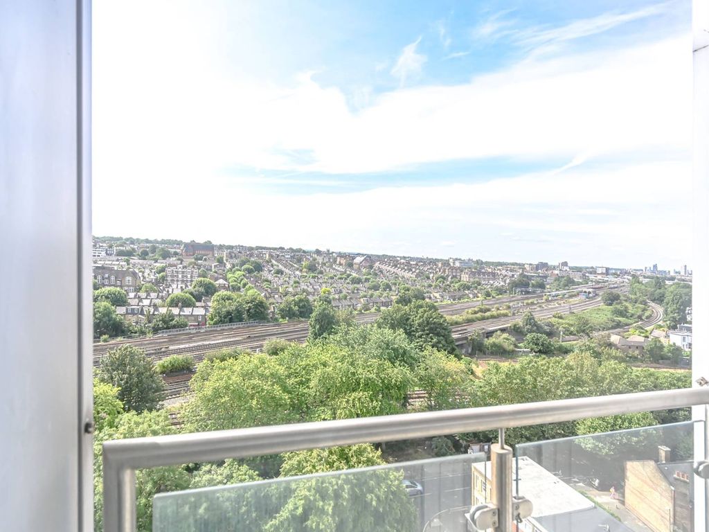 2 bed flat for sale in Weybridge Point, Sheepcote Lane, Battersea