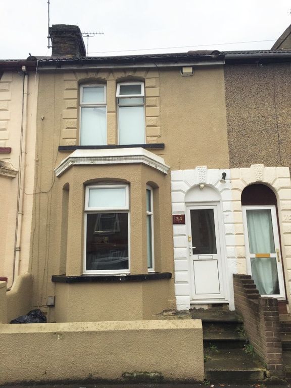2 bed terraced house to rent in Victoria Street, Gillingham ME7, £1,200