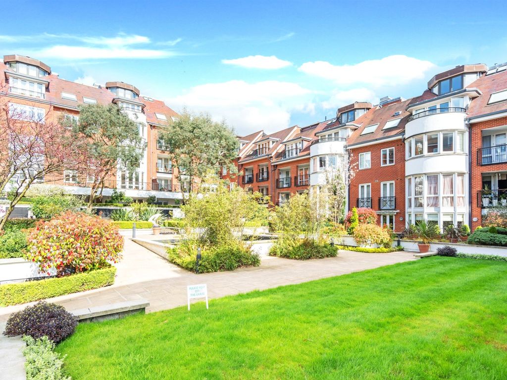 3 bed flat for sale in Kidderpore Avenue, London NW3, £1,250,000 Zoopla