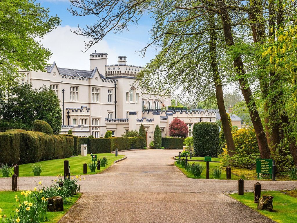 3 bed flat for sale in The Mansion, Kingswood Warren Park, Woodland Way