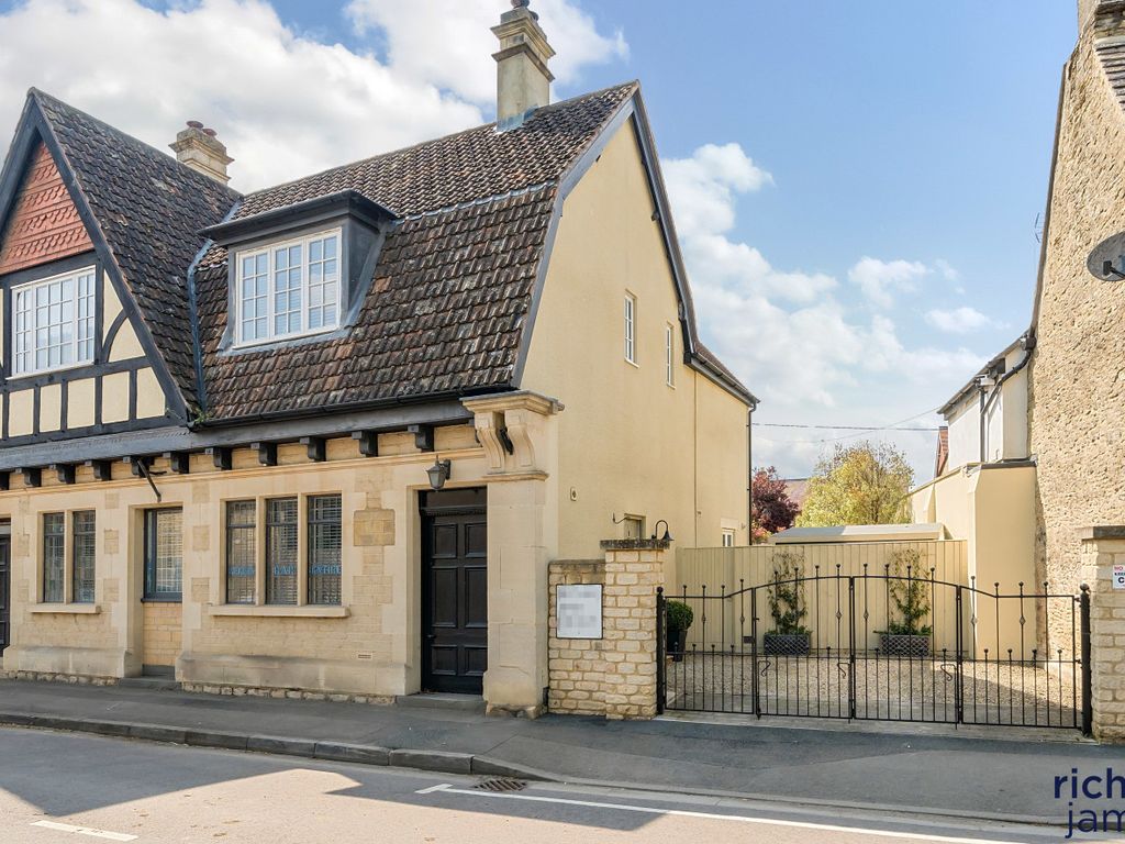 3 bed semidetached house for sale in Royal Oak Court, Oak Street