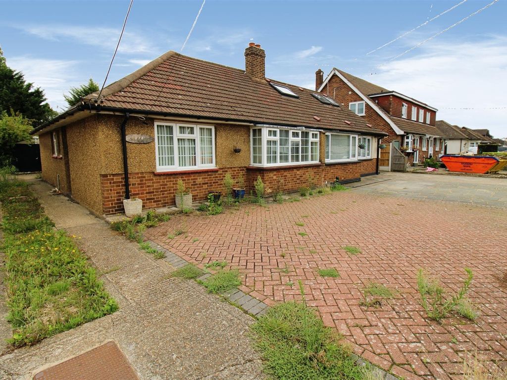 2 bed semidetached bungalow for sale in Cranham Gardens, Cranham