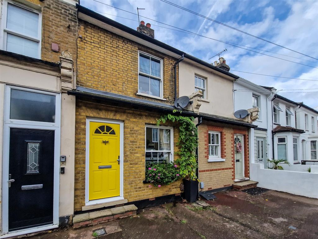 2 bed terraced house for sale in Park Street, WestcliffOnSea SS0, £