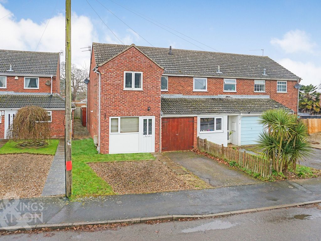 3 bed semidetached house for sale in St. Edmunds Road, Lingwood