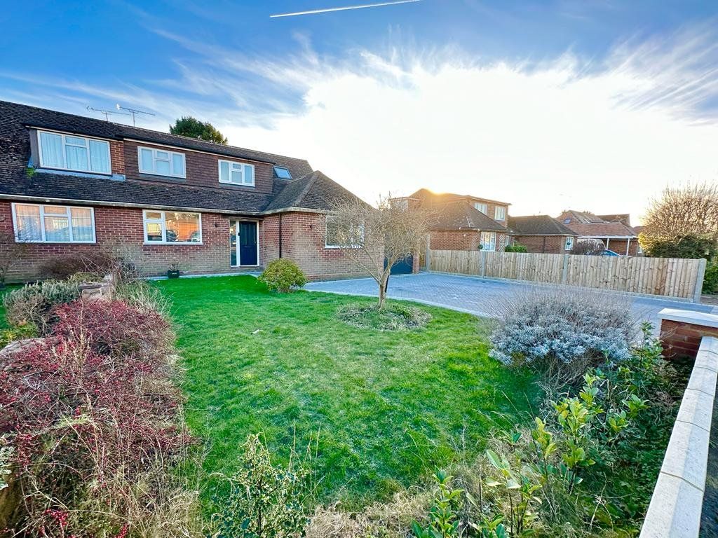 4 bed semidetached house for sale in Beresford Close, Frimley Green