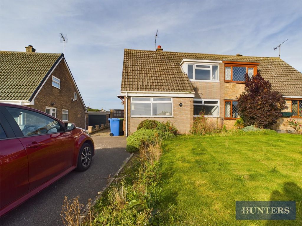 3 bed property to rent in Harewood Avenue, Bridlington YO16, £950 pcm