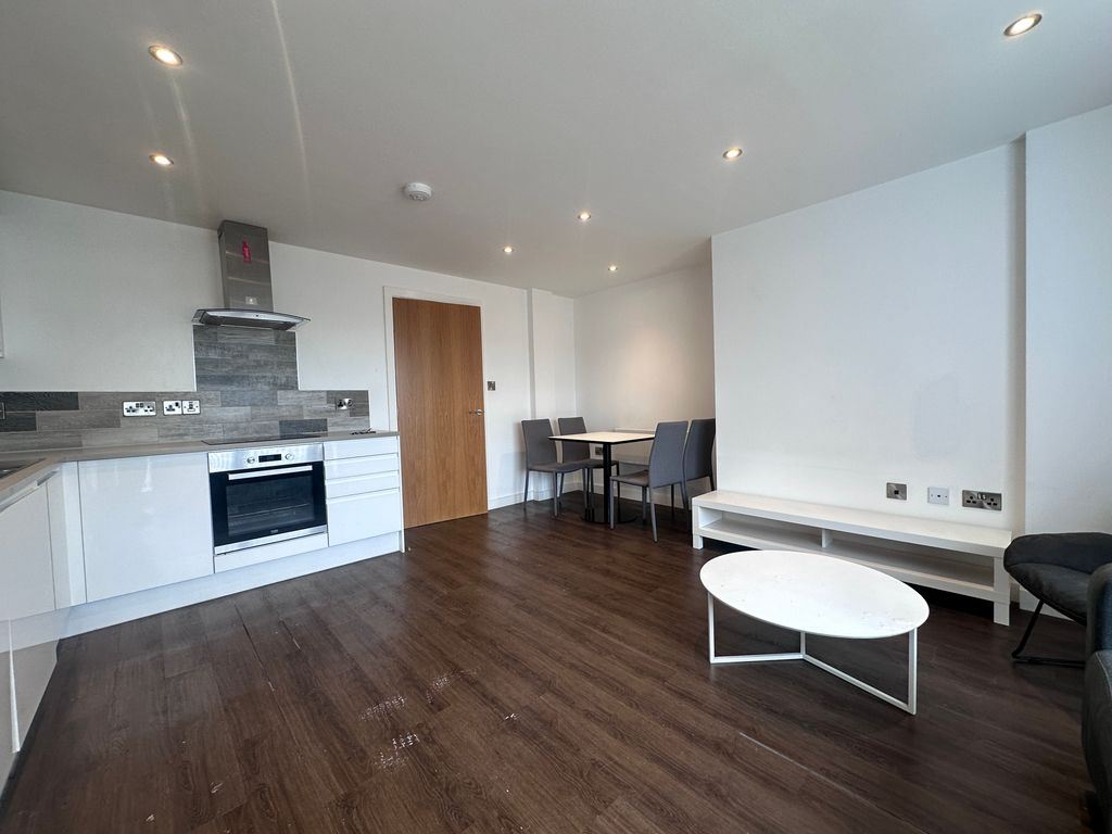 2 bed flat to rent in Oldham Road, Manchester M4, £1,250 pcm Zoopla