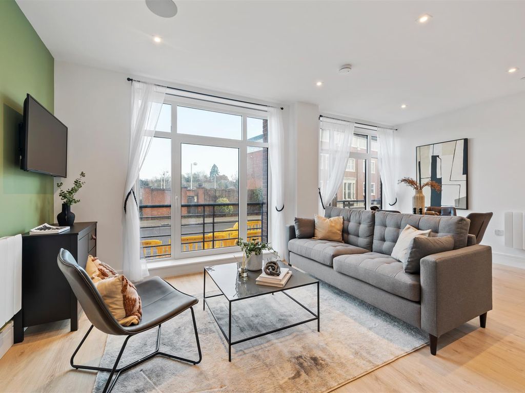 1 bed flat to rent in Pyrcroft Road, Chertsey KT16, £1,500 pcm Zoopla