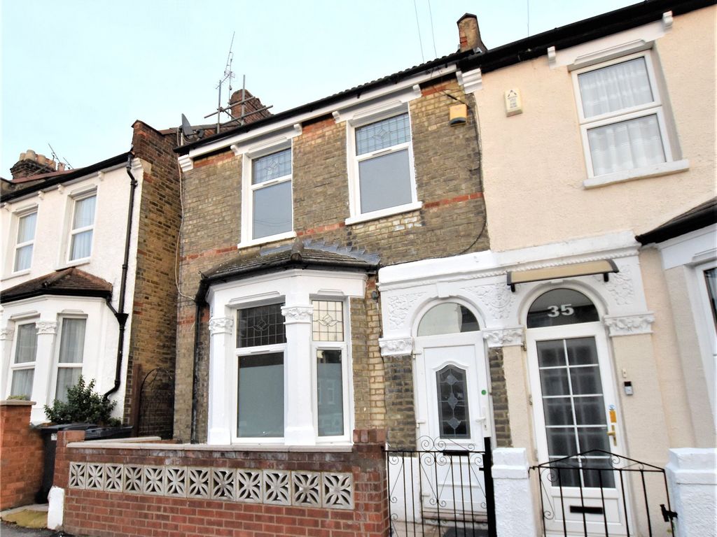5 bed end terrace house for sale in Thirsk Road, London SE25, £650,000